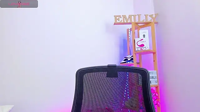 Snapshot of EmillySanders chatting on 09.19.25 EmillySanders online show from 09.19.25