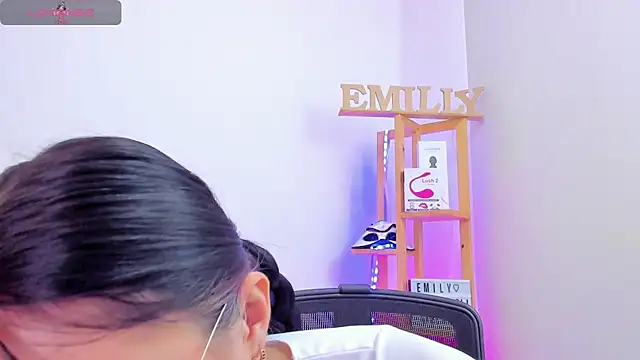 Snapshot of EmillySanders chatting on 10.10.25 EmillySanders online show from 10.10.25