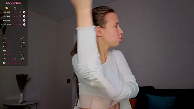 Snapshot of Dream_emma chatting on 09.10.25 Dream emma online show from 09.10.25