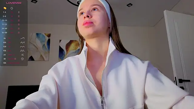 Snapshot of Dream_emma chatting on 10.06.25 Dream emma online show from 10.06.25