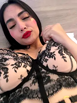 kareena basu online show from 12.13.25