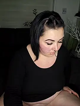 Snapshot of -BonnieBlack- chatting on 02.05.25 -BonnieBlack- online show from 02.05.25