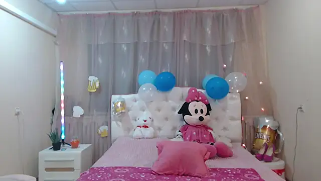 Snapshot of KayleSmoll chatting on 09.19.25 KayleSmoll online show from 09.19.25