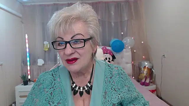 Snapshot of KayleSmoll chatting on 09.20.25 KayleSmoll online show from 09.20.25