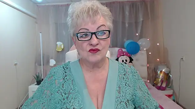 Snapshot of KayleSmoll chatting on 09.25.25 KayleSmoll online show from 09.25.25