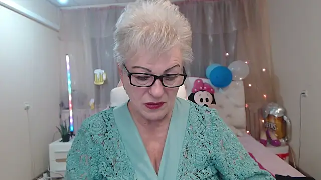 Snapshot of KayleSmoll chatting on 09.28.25 KayleSmoll online show from 09.28.25