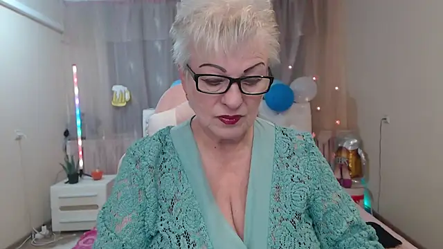 Snapshot of KayleSmoll chatting on 10.07.25 KayleSmoll online show from 10.07.25