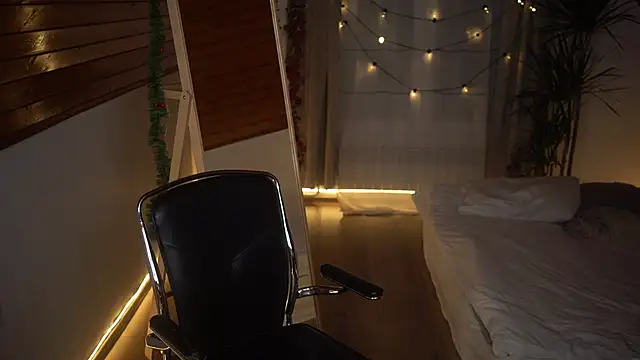 AkaneiroDemon online show from 12.18.24