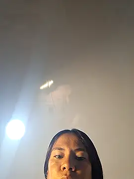 Kloemoretti online show from 10.16.25