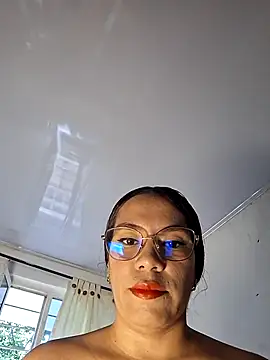 Kloemoretti online show from 10.21.25