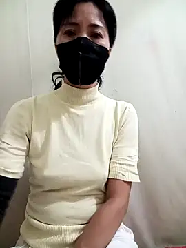Snapshot of YunLem chatting on 12.27.24 YunLem online show from 12.27.24