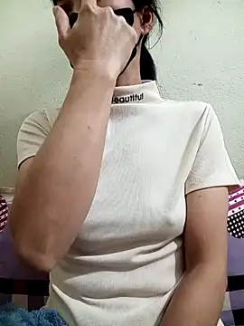 Snapshot of YunLem chatting on 01.18.25 YunLem online show from 01.18.25