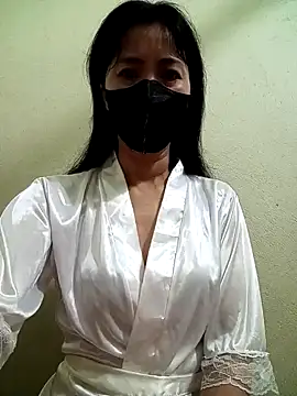 Snapshot of YunLem chatting on 01.24.25 YunLem online show from 01.24.25