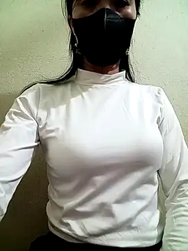 Snapshot of YunLem chatting on 02.01.25 YunLem online show from 02.01.25