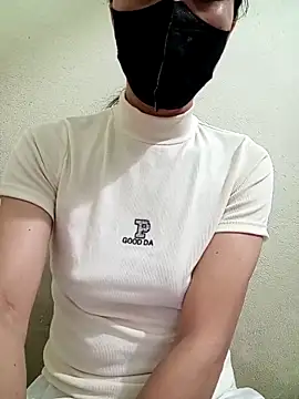 Snapshot of YunLem chatting on 02.18.25 YunLem online show from 02.18.25