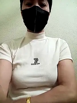 Snapshot of YunLem chatting on 02.19.25 YunLem online show from 02.19.25