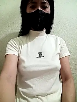 Snapshot of YunLem chatting on 02.20.25 YunLem online show from 02.20.25