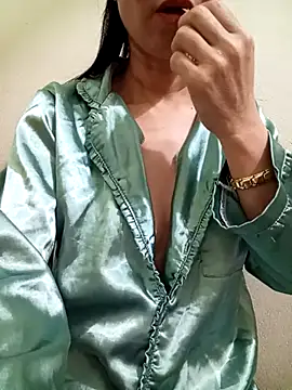 Snapshot of YunLem chatting on 02.25.25 YunLem online show from 02.25.25