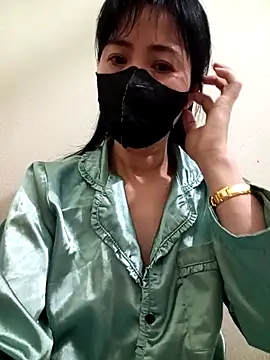 Snapshot of YunLem chatting on 02.25.25 YunLem online show from 02.25.25
