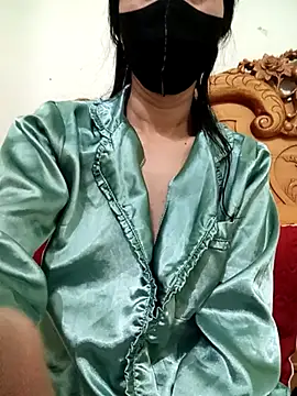 Snapshot of YunLem chatting on 02.25.25 YunLem online show from 02.25.25