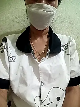 Snapshot of YunLem chatting on 03.08.25 YunLem online show from 03.08.25