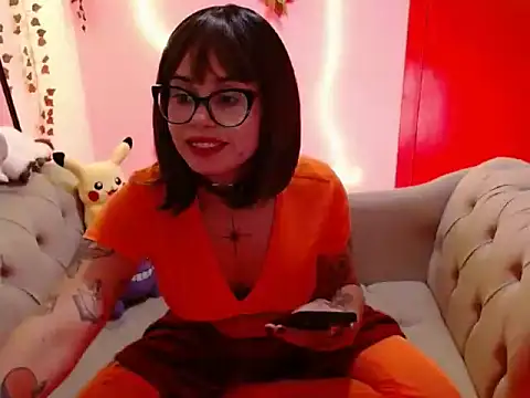 Snapshot of ellaxblair chatting on 10.23.25 ellaxblair online show from 10.23.25