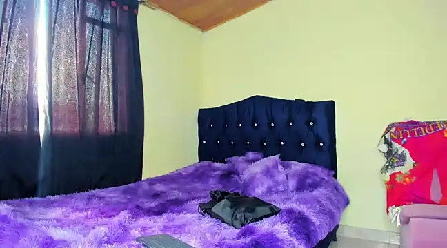 scarlet tommy online show from 03.15.25