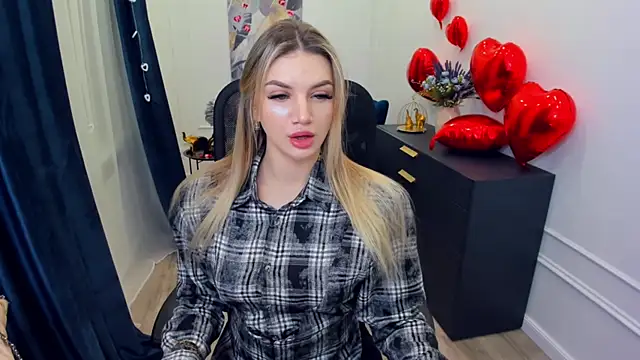 SelenaeMoore online show from 02.13.26