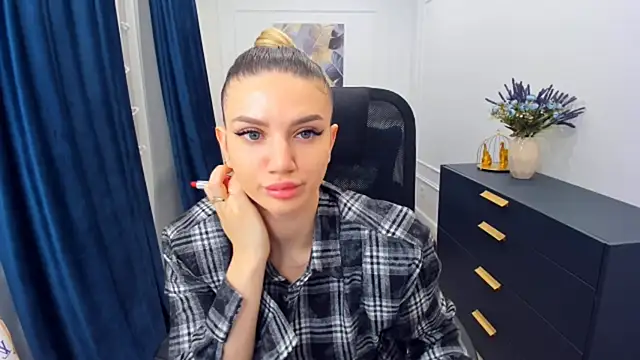 SelenaeMoore online show from 02.21.26