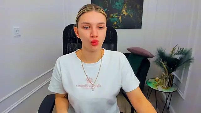 SelenaeMoore online show from 05.07.26