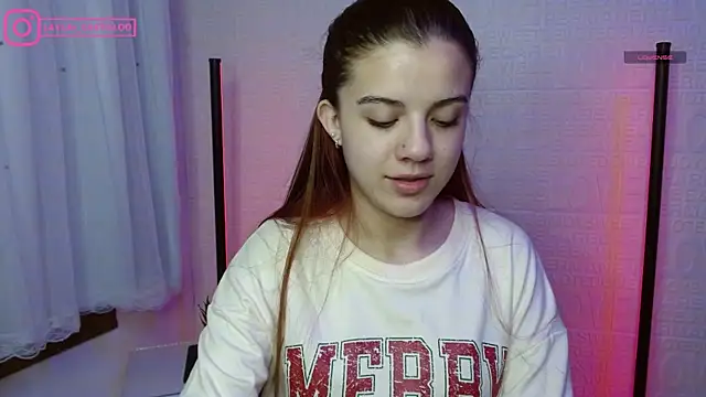 Snapshot of Layla_castilloo chatting on 01.21.25 Layla castilloo online show from 01.21.25