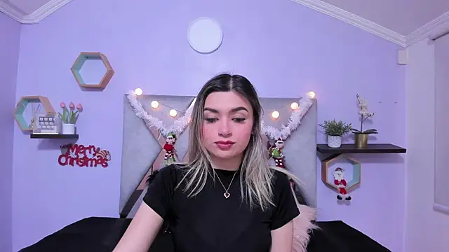 Snapshot of Esteff__o2 chatting on 12.18.24 Esteff o2 online show from 12.18.24