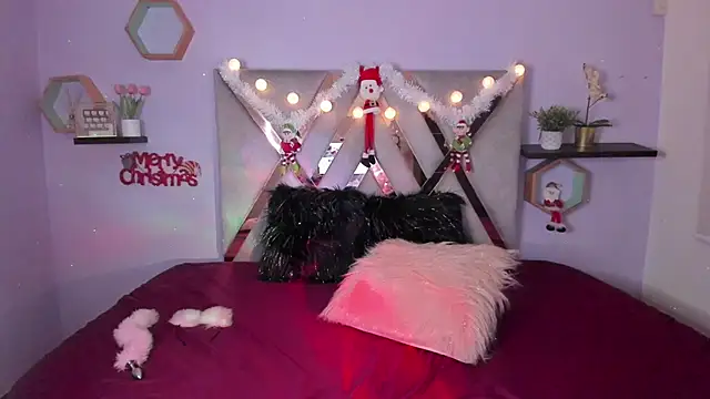 Snapshot of Esteff__o2 chatting on 12.20.24 Esteff o2 online show from 12.20.24