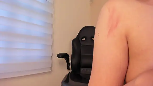 Snapshot of Esteff__o2 chatting on 03.03.25 Esteff o2 online show from 03.03.25