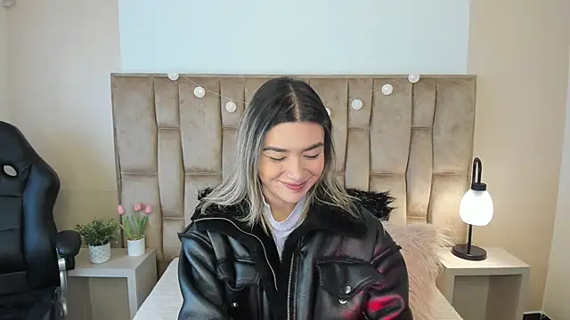 Snapshot of Esteff__o2 chatting on 03.05.25 Esteff o2 online show from 03.05.25