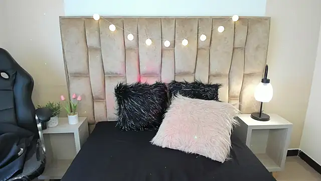 Snapshot of Esteff__o2 chatting on 03.07.25 Esteff o2 online show from 03.07.25