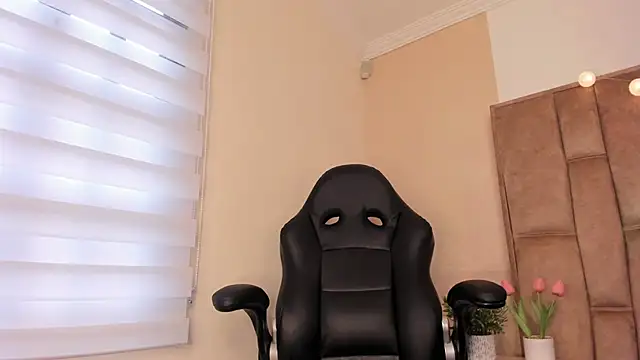 Snapshot of Esteff__o2 chatting on 03.07.25 Esteff o2 online show from 03.07.25