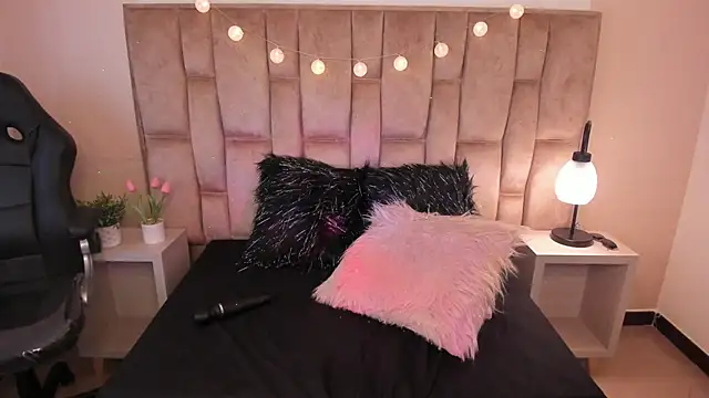 Snapshot of Esteff__o2 chatting on 03.08.25 Esteff o2 online show from 03.08.25