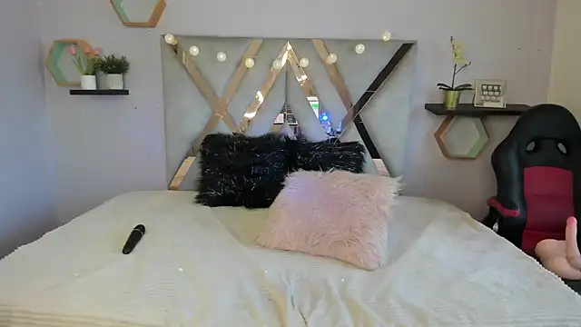 Snapshot of Esteff__o2 chatting on 03.17.25 Esteff o2 online show from 03.17.25