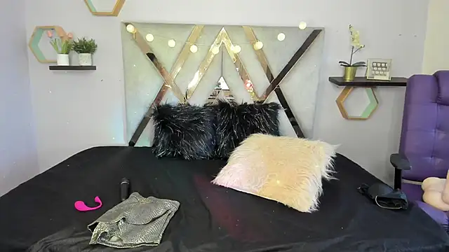 Snapshot of Esteff__o2 chatting on 03.19.25 Esteff o2 online show from 03.19.25