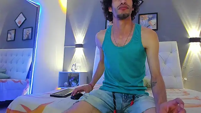 Elias Snow  online show from 09.12.25