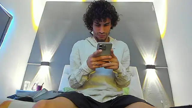 Elias Snow  online show from 09.13.25