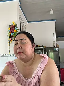 Snapshot of NDith chatting on 04.06.26 NDith online show from 04.06.26