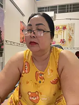 Snapshot of NDith chatting on 04.08.26 NDith online show from 04.08.26