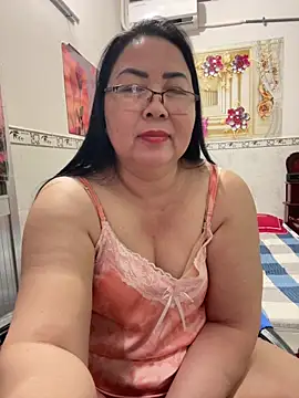 Snapshot of NDith chatting on 04.12.26 NDith online show from 04.12.26