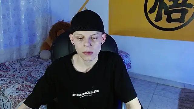 Snapshot of Matthew_Boy_ chatting on 12.12.24 Matthew Boy online show from 12.12.24