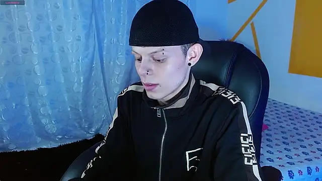 Snapshot of Matthew_Boy_ chatting on 12.15.24 Matthew Boy online show from 12.15.24