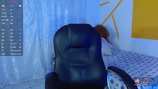 Snapshot of Matthew_Boy_ chatting on 01.10.25 Matthew Boy online show from 01.10.25