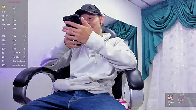 Snapshot of Matthew_Boy_ chatting on 01.17.25 Matthew Boy online show from 01.17.25