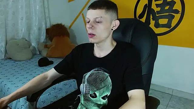 Snapshot of Matthew_Boy_ chatting on 02.12.25 Matthew Boy online show from 02.12.25